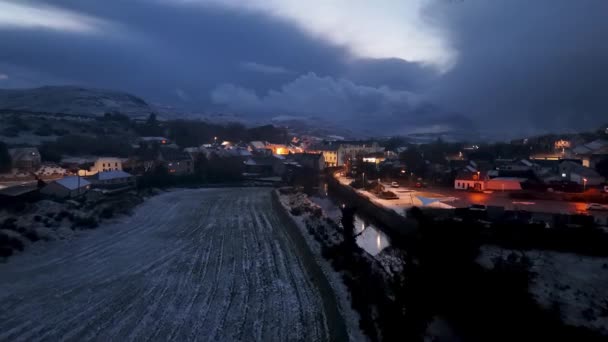 Vista Aérea Uma Ardara Coberta Neve Condado Donegal Irlanda — Vídeo de Stock