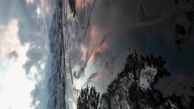 Ardara İlçesi Donegal - İrlanda 'da kar manzarası.