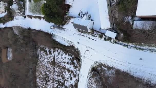 Slingering Coche Camino Helado Durante Invierno — Vídeos de Stock