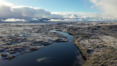 Kışın Lough modasının hava manzarası, Donegal İlçesi, İrlanda Cumhuriyeti.