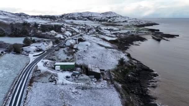 Vista Aérea Neve Coberta Bunaninver Lackagh Por Portnoo Condado Donegal — Vídeo de Stock