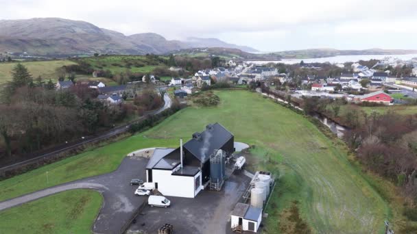Ardara County Donegal Irlanda Gennaio 2024 Distilleria Ardara Produce Città — Video Stock