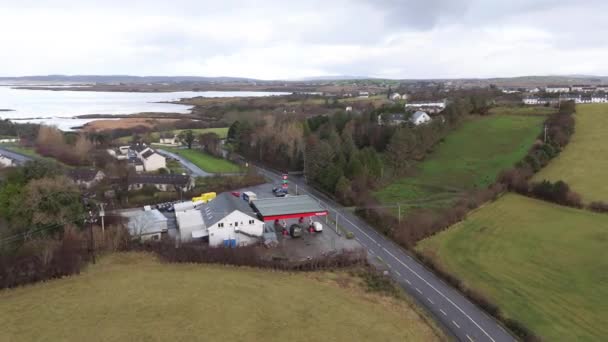 阿拉达拉 科茨多纳加尔 爱尔兰 2024年1月15日 德士古是该城的两个加油站之一 — 图库视频影像