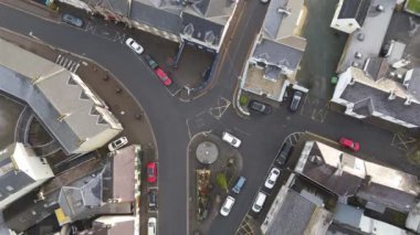 ARDARA COUNTY DONEGAL, IRELAND - 15 Ocak 2024: Ardara damıtma fabrikası kentte üretiliyor.