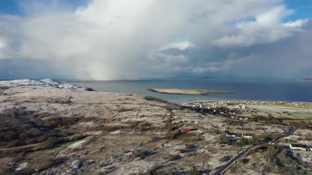 Vista Aérea Bunaninver Lackagh Cubiertos Nieve Por Portnoo Condado Donegal — Vídeo de stock
