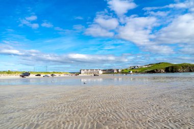 31 Temmuz 2022 'de, otel sahile çok yakın bir yerde yer almaktadır..