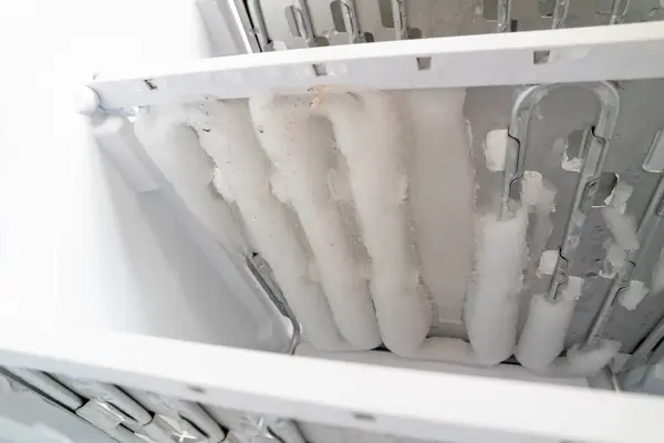 Ice in the freezer, Defrosting of the fridge and freezer.