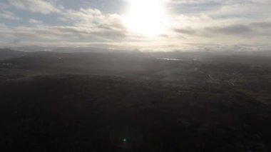 Portnoo 'dan Castlegoland Tepesi' nin havadan görünüşü - County Donegal, İrlanda.