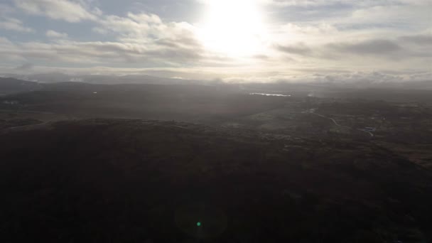 ポートヌスによるカスティーゴランドの丘の航空眺め 郡ドニゴール アイルランド — ストック動画