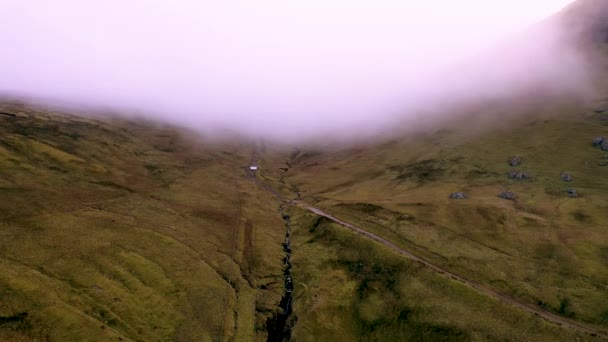 グレニフ ホースシューを囲む劇的な山々 シリゴ州 アイルランド — ストック動画