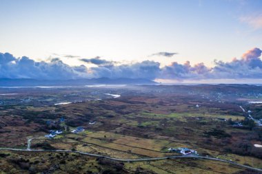 Clooney, Narin ve Portnoo 'nun Donegal ilçesinin hava manzarası. İrlanda.