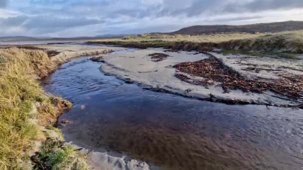 Ramper Flowing Atlantic Cashelgolan Beach Portnoo County Donegal Ireland — Stock Video
