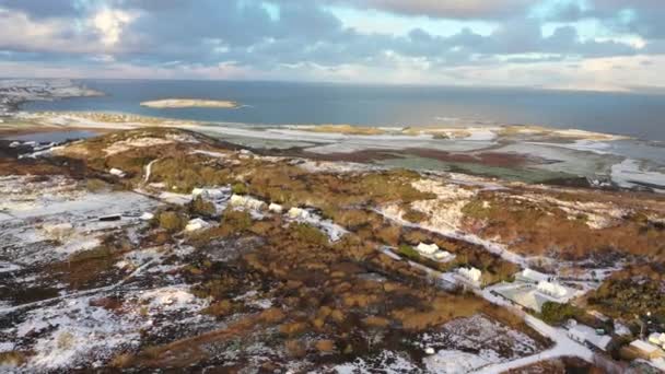 Veduta Aerea Clooney Coperta Neve Portnoo Nella Contea Donegal Irlanda — Video Stock