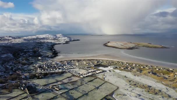 Vista Aérea Bunaninver Lackagh Cubiertos Nieve Por Portnoo Condado Donegal — Vídeos de Stock