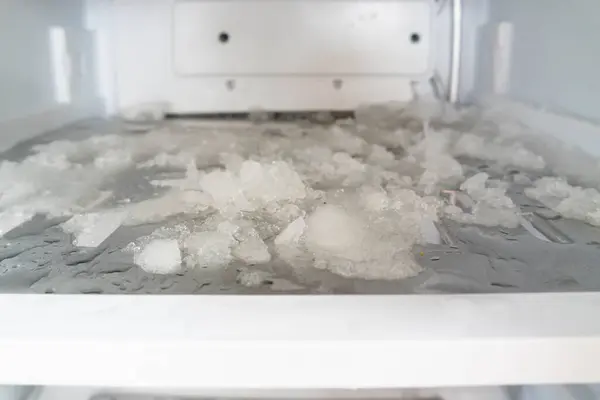Лед Морозилке Размораживание Холодильника Морозильника — стоковое фото