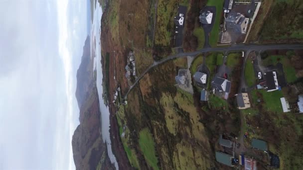 ドニゴール州のアルダラによるムリンカリーの空中観察 アイルランド — ストック動画
