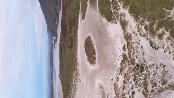 Съемки Беспилотника Aerial Пляжа Магхера Графстве Донегал Ирландии Зимой — стоковое видео