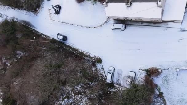Σφεντόνα Αυτοκινήτου Παγωμένο Δρόμο Κατά Διάρκεια Του Χειμώνα — Αρχείο Βίντεο