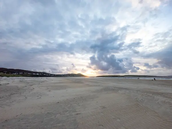 ドニゴール州のポートヌス ナリンビーチで美しい夕日 アイルランド ロイヤリティフリーのストック画像