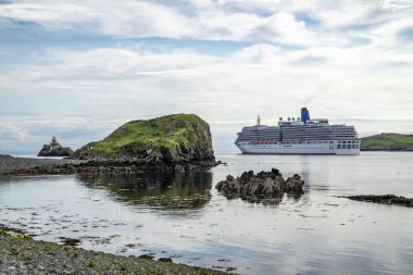 KILLYBEGS, IRELAND - 16 Mayıs 2023: Arcadia Yıldızı Killybegs 'i ziyaret ettikten sonra ayrılıyor.