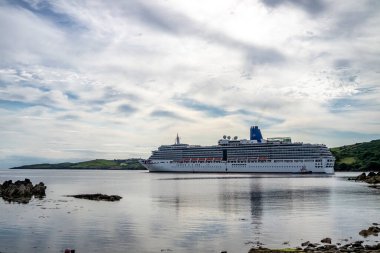 KILLYBEGS, IRELAND - 16 Mayıs 2023: Arcadia Yıldızı Killybegs 'i ziyaret ettikten sonra ayrılıyor.