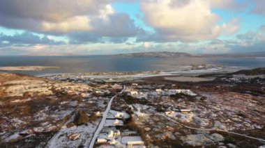 İrlanda 'nın Donegal ilçesinde Narin ve Portnoo' nun hava manzarası