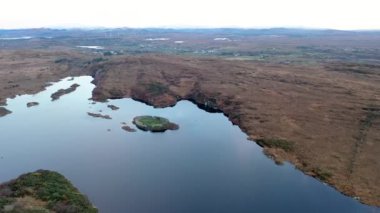 Portnoo 'dan Doon Kalesi' nin havadan görünüşü - Donegal İlçesi - İrlanda