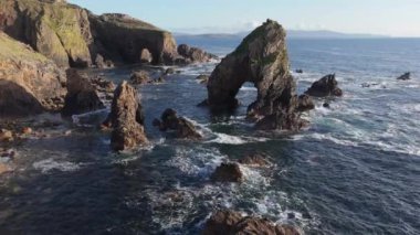 Crohy Head Deniz Kemerinin havadan görünüşü, Donegal İlçesi - İrlanda