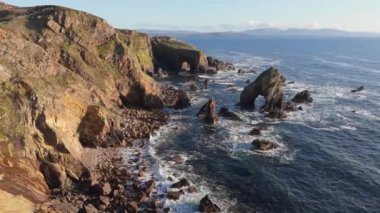 Crohy Head Deniz Kemerinin havadan görünüşü, Donegal İlçesi - İrlanda