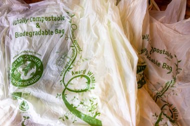 PORTNOO, IRELAND - 11 Kasım 2021: Bu torbalar tamamen gübrelenebilir.