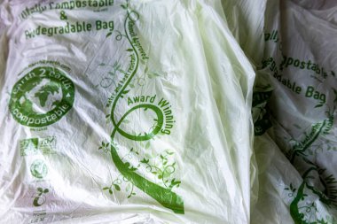 PORTNOO, IRELAND - 11 Kasım 2021: Bu torbalar tamamen gübrelenebilir.