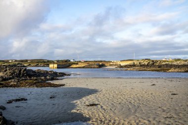 Donegal, İrlanda 'daki Rosbeg' deki güzel sahil.