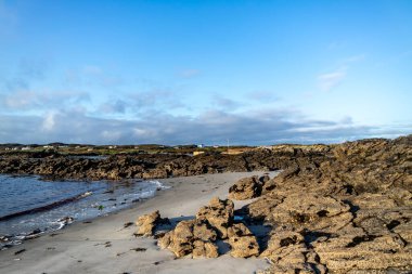 Donegal, İrlanda 'daki Rosbeg' deki güzel sahil.