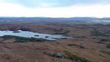 Portnoo 'dan Doon Kalesi' nin havadan görünüşü - Donegal İlçesi - İrlanda