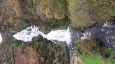 Kışın Assaranca Şelalesi Havalimanı, Donegal İlçesi - İrlanda