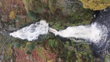 Kışın Assaranca Şelalesi Havalimanı, Donegal İlçesi - İrlanda