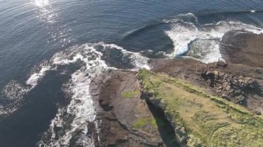 İrlanda 'nın batı kıyısındaki Donegal ilçesinden Kilcar' ın Muckross Head 'deki hava manzarası..