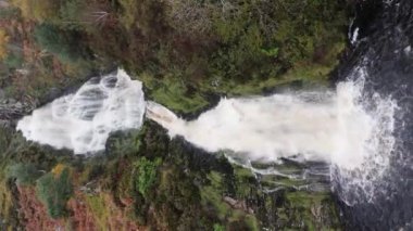 Kışın Assaranca Şelalesi Havalimanı, Donegal İlçesi - İrlanda