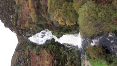 Kışın Assaranca Şelalesi Havalimanı, Donegal İlçesi - İrlanda