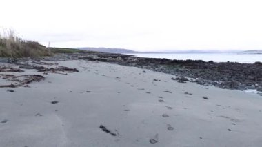 Donegal, İrlanda 'da bulunan Portnoo' dan Inishkeel Adası 'nın havadan görünüşü.