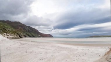 Ardara, Donegal, İrlanda 'nın Maghera plajında Timelapse.