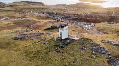 Donegal, İrlanda 'daki Dawros hava istasyonunun hava görüntüsü..