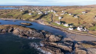 Donegal ilçesindeki Rosbeg 'in güzel sahil manzarası - İrlanda