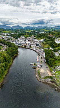 DONEGAL TOWN, IRELAND - 23 HAZİRAN 2024 - Yeni Elmas 'taki çalışmalar çoktan tamamlandı.