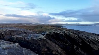 Donegal İlçesi 'ndeki Dawros kıyı şeridinin havadan görüntüsü - İrlanda.