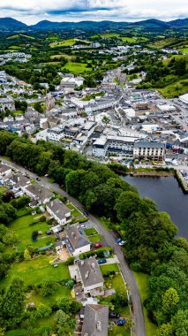 DONEGAL TOWN, IRELAND - 23 HAZİRAN 2024 - Yeni Elmas 'taki çalışmalar çoktan tamamlandı.