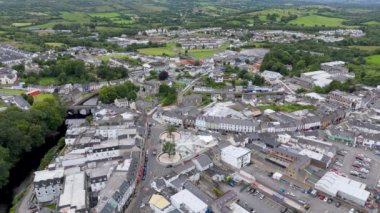 DONEGAL TOWN, IRELAND - 23 HAZİRAN 2024 - Yeni Elmas 'taki çalışmalar çoktan tamamlandı.