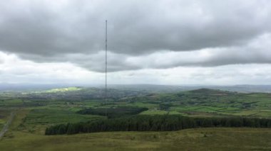 Kuzey İrlanda 'daki Strabane iletişim istasyonunun hava görüntüsü..