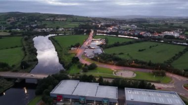 STRABANE, TYRON NORTHERN İRELAND - 07 Temmuz 2024: Strabane, İrlanda Cumhuriyeti sınırına yakın bir kasaba..