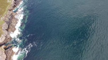 Crohy ve Falcorrib arasındaki kayalık kıyı şeridi Dungloe, County Donegal - İrlanda.